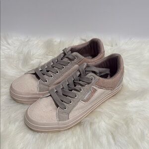 Rocket dog sneakers